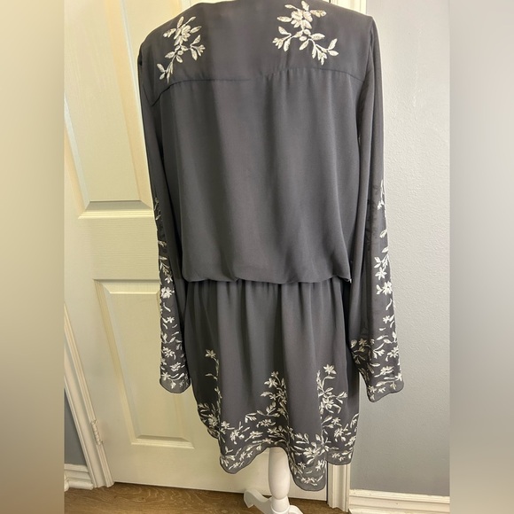 🩶”WHBM” Bluish Gray Long Sleeve Dress w/ White and Gold Floral Embroidery Sz 12🩶 - Picture 4 of 16